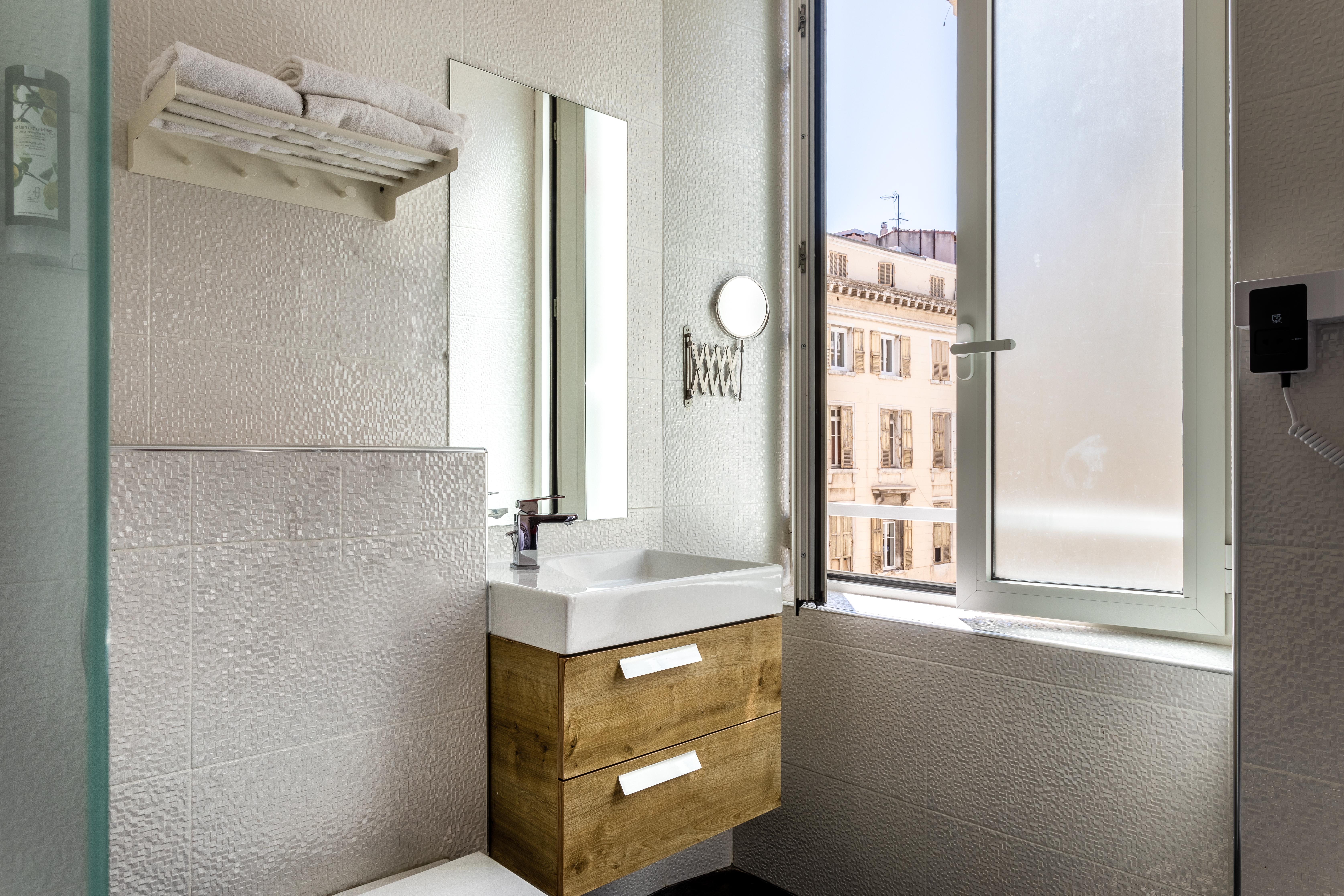 Carré Vieux Port 3*
